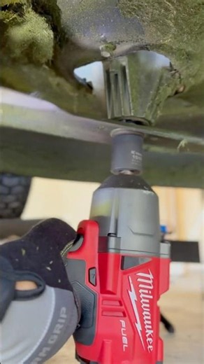 How to replace your lawnmower blades