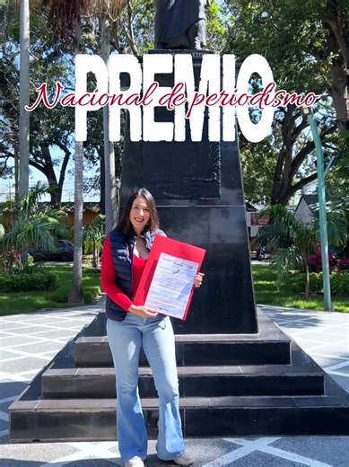 Joselyn Figueroa galardonada con el Premio Nacional de Periodismo Simón Bolívar 2026 ​En un emotivo mensaje grabado desde la emblemática Plaza Bolívar de Cabudare, la periodista Joselyn Figueroa compartió la alegría de haber obtenido una Mención Especial en la Categoría Digital en la edición 2026 del prestigioso Premio Nacional de Periodismo Simón Bolívar. ​Figueroa, quien encabeza la labor informativa del medio digital Noticia 058, destacó que este reconocimiento representa un espaldarazo funda