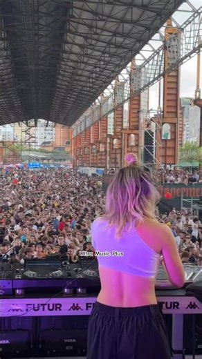 Triangle Violin: A Classical Journey Through Sound 🎶🔥 #dj #remix #electronicmusic #techno #dance