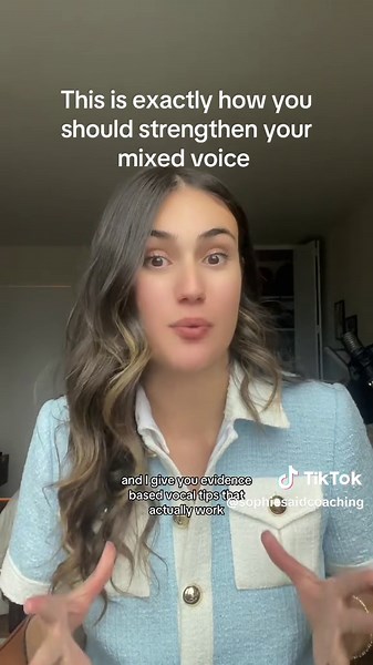 Mixed voice doesn’t have to be over complicated! It’s just bringing your head voice down lower. If you want to get your mix stronger, download one of my vocal warmups. Link in bio #singer #singing #vocalcoach #mixvoice