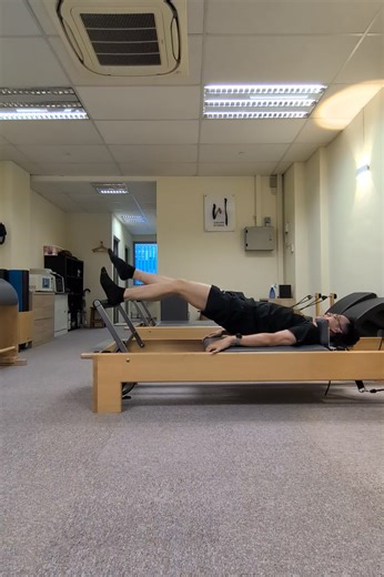 The Single Leg variation of the Bridging exercise on the Reformer increases the challenge on your trunk stability and control due to the asymmetric position and movement. In this variation, you have to rely on a single leg to support your body weight and keep the pelvis balanced as you control the carriage throughout the movement! #chuanstudiosg #pilates #pilatesreformer #pilatesflow #pilatesinstructors #pilatessg #pilateslover #polestarpilatesasia #polestarpilates #iampolestar #backtobasics | C