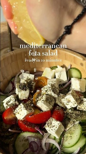 Mediterranean bowl of sunshine coming right up🥗💖 #saladrecipe #mediterraneansalad