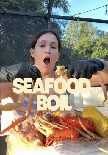 BUILD YOUR OWN SEAFOOD BOIL at The Hidden Crab in Yulee, FL! 🦀🔥 I got a spicy boil with crab legs, crawfish, shrimp, and potatoes, but they had tons of other options too, like mussels, sausage, and all the seafood boil essentials. I’ve only ever gotten takeout from here, but apparently they do all-you-can-eat crab on certain nights too. 🤫 I’ll definitely be back for that, but this boil was bussin’. Also, they really are hidden. The restaurant is tucked behind a gas station car wash in Yulee,