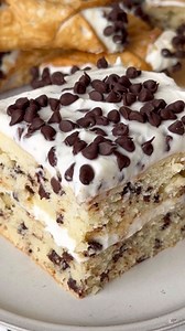 The Best Cannoli Cake 🍫🍰😋 This Cannoli Cake is one of my favorites! After spending the past week traveling through Italy and France I had to post this one! It only takes 30 minutes to bake. Full recipe below. Cake: * 2 1/2 cup all purpose flour * 2 1/2 tsp baking powder * 1/2 tsp salt * 1 3/4 cup granulated sugar * 12 tbsp unsalted butter, room temp * 3 eggs, room temp * 2 1/2 tsp vanilla extract @singingdogvanilla * 1 cup buttermilk * 1 cup mini chocolate chips Cannoli filling: * 32 oz. Whol