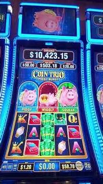 Coin Trio Piggy Burst slot machine.