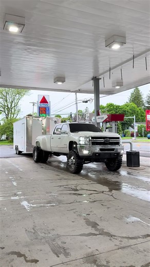 Considering an OBS LML Dually for Towing