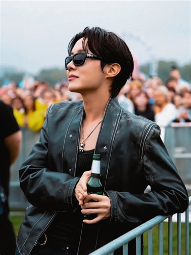 Quem mais?! 🔥🐿💜 👉🏼Salva esse post se esse tema falou com você 👉🏼Envia pra uma ARMY 👉🏼 Me sigam para mais conteúdos do BTS Se for compartilhar o conteúdo, por favor, dê os créditos! 🍊 #barmy #bts #bts_official_bighit #fyp #jhope