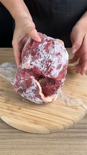 256K views · 2K reactions | A trick to defrost meat in 5 minutes that no one tells you about! | YumRecipes | Facebook