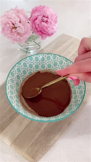 Reply to @jadeabbott11 trying out the magic shell trend, finally 😌✨ #magicshell #food #foodtok #foodtiktok #fyp #vegan #recipe