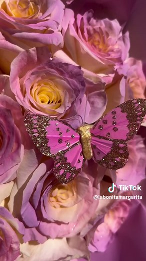 Only use spray paint that is meant for flowers!! #spraypaintflowers #diy #howto #tutorial #floristtips #fyp #oregonflorist