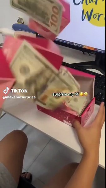 The Surprise Gift Box. Do you like it?#makemesurprise#personalizedgifts#specialgifts#gift#Christmas#Christmasgift