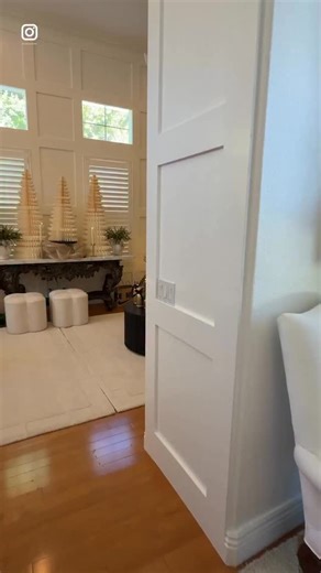 It’s something about a snowman and a chocolate Christmas tree that just screams happy holidays! What’s your favorite Christmas ornament? Let me know in the comments ⬇️ | Creating With Mimi