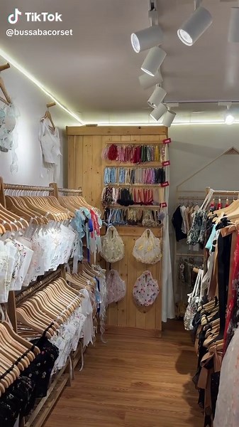 Discover Stylish Corset Outfits in Bangkok Shopping Haunts