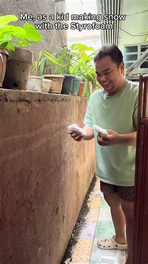 Me as a kid doing this with the styrofoam: #funny #humorvibes #funnypictures #comedy #funnyimages