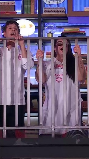 Annie and Eduardo Casanova sing the "Chorra" on MasterChef: Long live La Rioja!