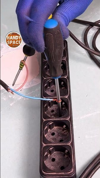 ‼️ Need It Right Now! Two Screwdrivers and Wire Drill Hack!