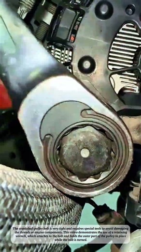 Technique for Removing the Crankshaft Pulley Bolt with a Special Wrench — Mechanic's Guide