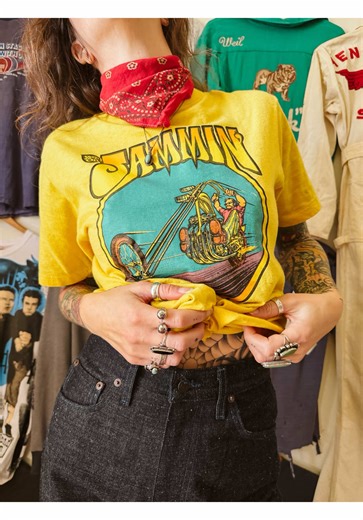 70s Graphic Tee Fashion Inspiration for Vintage Lovers