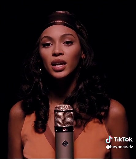 Beyoncé as Deena Jones in the 2006 movie Dreamgirls (Listen) #beyonce #beyhive #fyp #viral