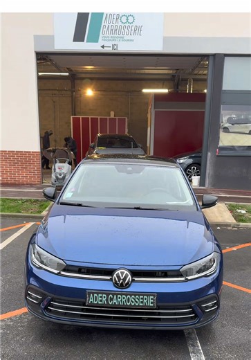 On a refait le bas de caisse et changer la porte de cette polo. Sur une de mes vidéos précédente, j'ai vu beaucoup de commentaires me disant qu'il ne fallait pas peindre sur du cataphore, alors j'aimerais apporter un éclaircissement par rapport à ce sujet. Vous êtes sans savoir qu'il n'y a pas un seul chemin qui mène à Rome, c'est de cette même manière qu'il y a pas une seule manière de peindre ou de redresser un élément. Pourquoi on dit qu'il ne faut pas peindre sur du cataphore sans mettre un 