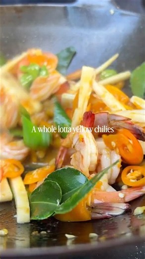 Thai Stir-Fried Prawns Yellow Chilies #thaifood #seafood #prawns