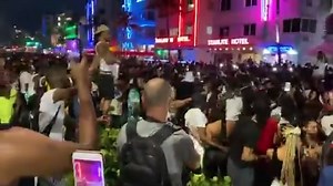 18K views · 551 reactions | Overnight: Footage from spring breakers in Miami Beach...臘‍♂️臘‍♂️臘‍♂️ | MeidasTouch | Facebook