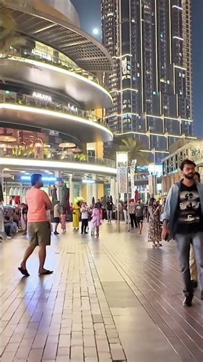 Walking on Dubai Street 🇦🇪 | Beautiful City View #shorts