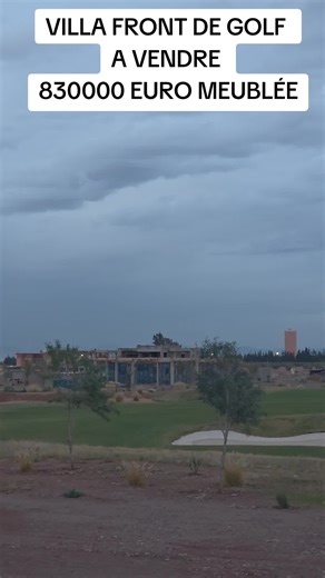 Villa de standing Akenza Golf, Front de Golf À vendre – Villa meublée de grand standing au sein de l’une des résidences golfiques les plus prisées de Marrakech : Akenza Golf. Bénéficiant d’un emplacement exceptionnel front de golf, 4 façades avec une vue dégagée, cette propriété offre un cadre de vie exclusif et élégant. ✨ Caractéristiques principales : Superficie habitable : 370 m² Terrain jouissance : 700 m² Chambres : 5 dont 4 suites 1 chambre Salles d’eau : 5 Salon : spacieux et lumineux Cui