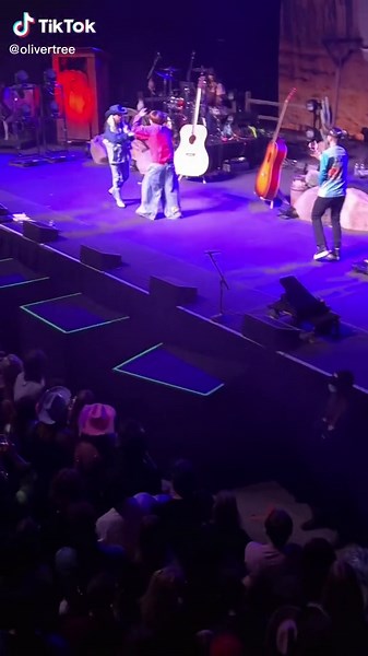 Some clown tried to climb on my stage & got body slammed by a kid half his height 😂 @sueco