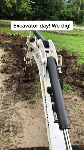 Instaling a stone drain to eliminate water problems #excavator #drainage #hardwork