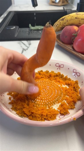 Easy way to grate carrots #asmr #cooking #recipe #lifehack #kitchenhack