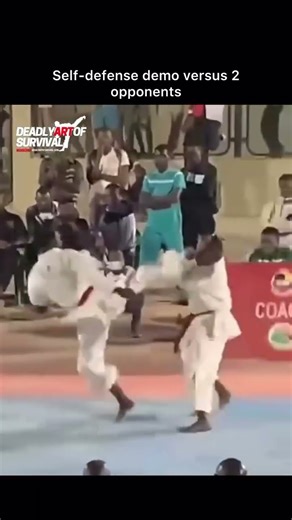 Self-defense demo versus 2 opponents
