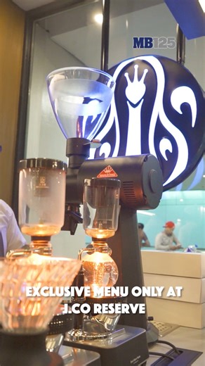 J.Co Reserve opens a new store in NAIA Terminal 3, featuring exclusive menus of donuts and food, alongside specialty drinks and coffee sourced by their Indonesian team. | MANILA BULLETIN