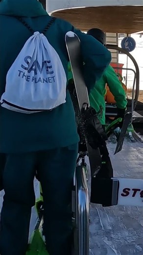 How to get on a chairliftwith Skki Trikke? #skkitrikke #skigear #wintersports #ski #viral