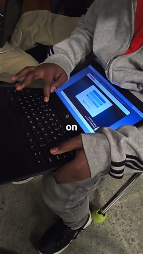 He didn't know how to flip the screen back normal 😭😭