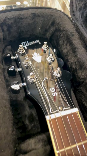 Gibson SG Standard Electric Guitar: Speed and Power
