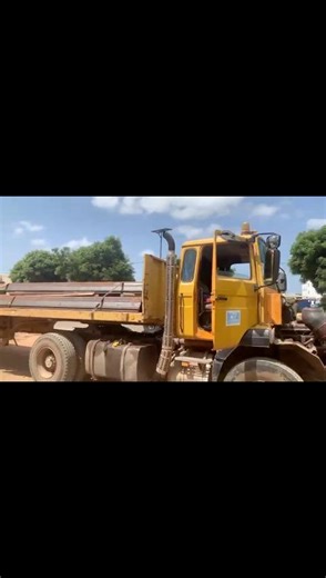 🚛 TransCom Inter – Le partenaire fiable de vos transports ! TransCom Inter vous présente quelques-uns de ses moyens de transport routier modernes et performants, conçus pour garantir la sécurité, la rapidité et la fiabilité de vos marchandises. ✅ Service personnalisé – Chaque client bénéficie d’un suivi sur mesure, adapté à la nature de ses marchandises. ✅ Suivi en temps réel – Vos cargaisons sont suivies du départ à l’arrivée. ✅ Délais maîtrisés – Nous tenons nos engagements pour soutenir votr