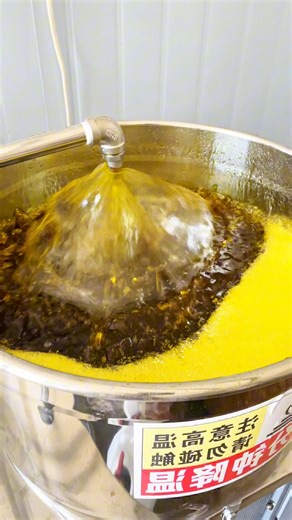 195K views · 1.5K reactions | After cooling, the filtered vegetable oil is put into the oil pot. #oilpressmachine #oilpress | Oilpress machine | Facebook