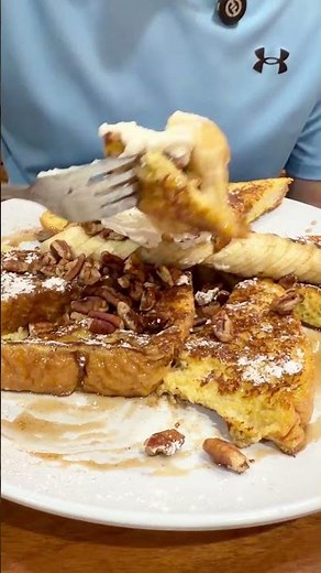 Trying Sawyer’s Famous Banana Fosters French Toast! 🍌🥞 ⭐️ | Pigeon Forge, TN