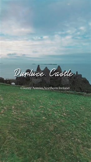 The iconic ruins of Dunluce Castle 🏰🌊 Perched dramatically on the edge of towering cliffs, Dunluce Castle is one of Northern Ireland’s most breathtaking landmarks. Built in the 13th century, this medieval stronghold was once home to the powerful MacDonnell clan and has centuries of battles, sieges, and legends woven into its stone walls. Linked to the mainland by a narrow bridge, the castle looks like it’s clinging on for dear life above the crashing Atlantic below — and according to legend, p