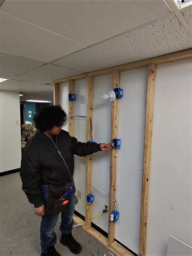 ⚡ The moment a trainee learns to troubleshoot, the trade starts making sense.#light #electrical #construction #diy #training