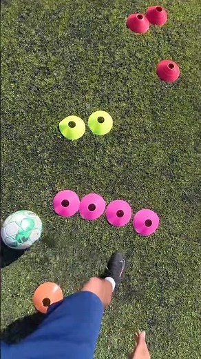 BEGINNER footwork tutorial🔥to improve dribbling #soccer #footballskills #football #footwork #skills