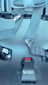 🌟 Don't let a messy car seat stress you out. Easily lift the ClickTight seat panel for hassle-free cleaning. Snacks or no snacks, we've got you covered! 🚀 🎬 @shinystrapsoc 🎬 | Britax
