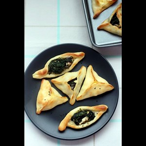 29K views · 16 reactions | Fatayer made THREE ways! These spinach and cheese triangles will become a family favourite. Want to learn how to make the SOFTEST dough? Keep watching! Full recipe: https://www.foodieverse.net/fatayer-spinach-cheese-triangles/ | Slow The Cook Down | Facebook