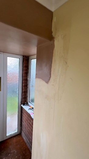 54K views · 374 reactions | Seems all I been doing lately is the small patch up jobs… how does everyone else work there days with these small jobs? Do you book in 2 or 3 for the day or do you just think, “bonus” let’s just have an easy one today and work these jobs into pricing or doing paperwork? Enjoy. #plastering #plasterer #plasterers #builders #builder #construction #fyp #foryou | Smooth1 | Facebook