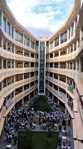 KOTA BATAM KEPULAUAN RIAU on Instagram: "🇮🇩 Universitas Internasional Batam adalah sebuah Universitas di Batam, Indonesia. UIB didirikan oleh Yayasan Marga Tionghoa Indonesia (YMTI) Kota Batam pada tahun 2000. Universitas Internasional Batam merupakan salah satu Universitas swasta di Pulau Batam yang ikut berpartisipasi dalam upaya pembangunan nasional dalam mencerdaskan kehidupan bangsa. Video by: @shaaroon.ss #batam #sscbatam #kotabatam"