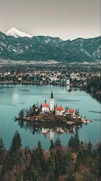 🌏Lake Bled: The Glacial Lake That Holds a Unique Island and an Impressive Medieval Castle