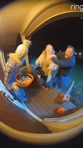 18K views · 504 reactions | Halloween pranks. #halloween #viral #scareprank #spirithalloween2025 #spirithalloween #funny | Funny-pranks | Facebook