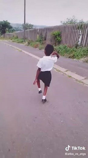 abafana the boys vs amantombazane the girls dancing