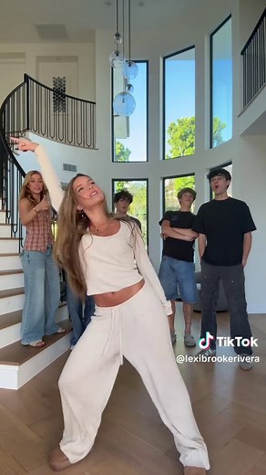 Double Dutch Bus Dance Moves with Lexi Rivera